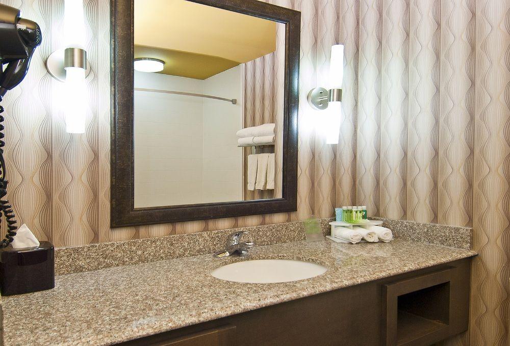 Holiday Inn Express Hotel & Suites Olive Branch By Ihg Exterior foto